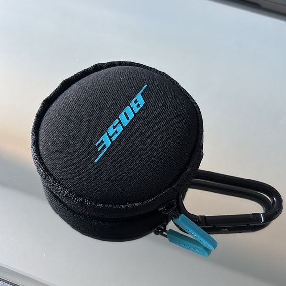 Bose headphone Carrying Case & charger - Picture 2 of 3